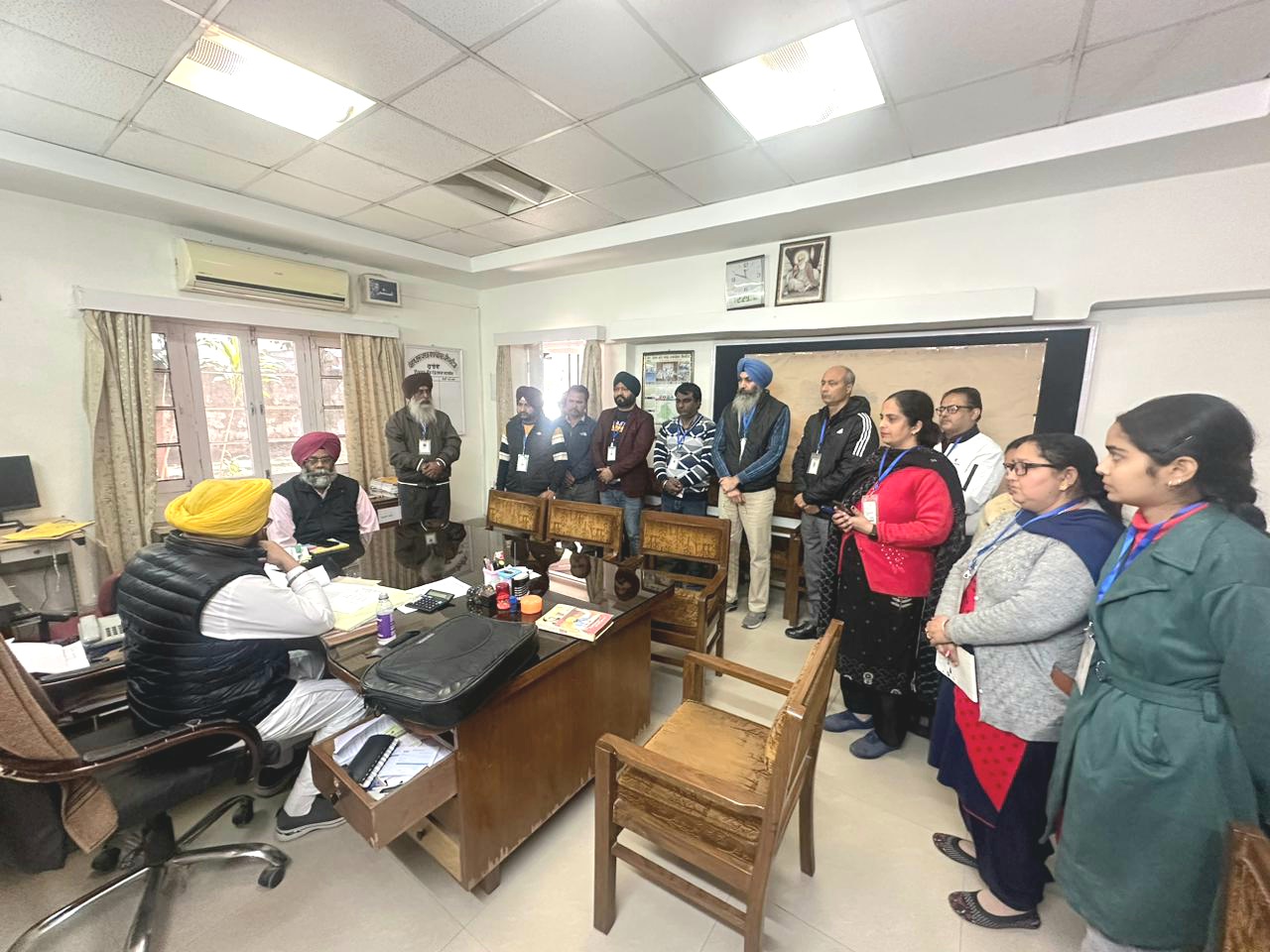 लोक निर्माण मंत्री हरभजन सिंह ने सर्कल कार्यालय नवांशहर का औचक निरीक्षण किया